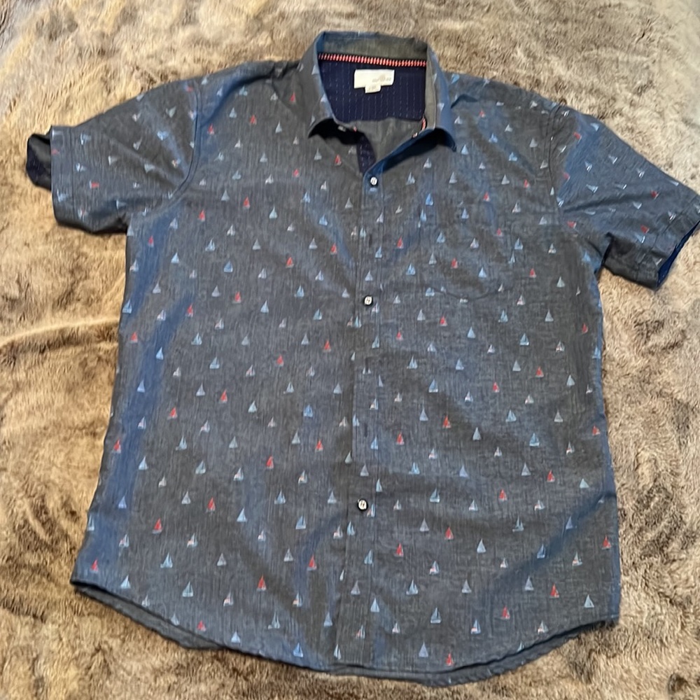 Men’s casual dress shirt